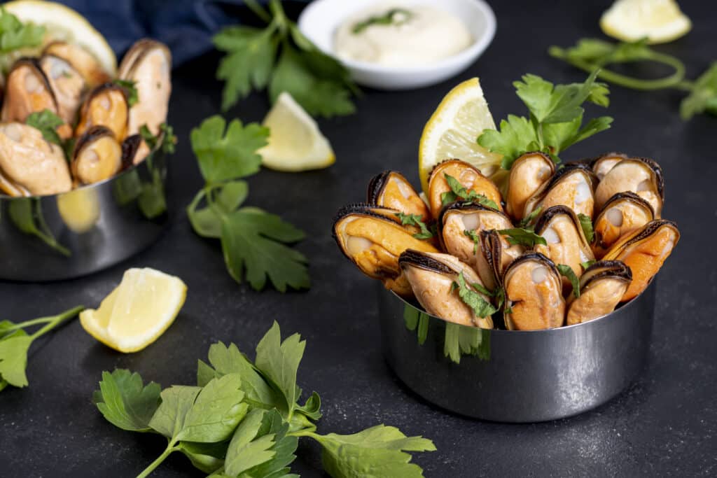 close up sabrosos mejillones con perejil